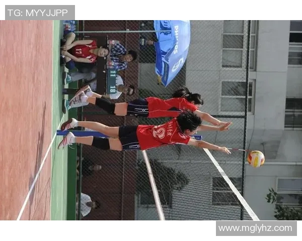 重庆排球队的默契配合揭秘:排球赛场上的团队精神与战术分析 重庆排球队的默契配合揭秘:排球赛场上的团队精神与战术分析